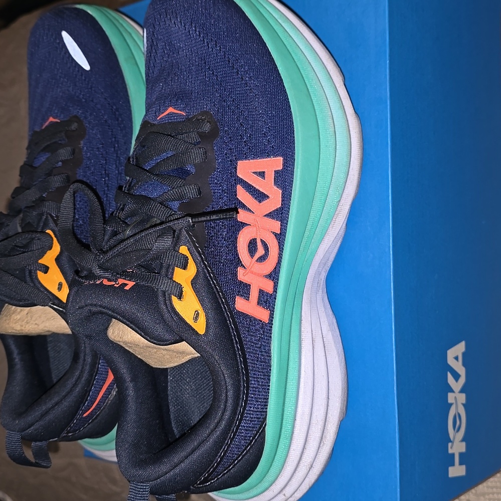 Hoka Bondi 8 Womems Sneakers, size 6.5B